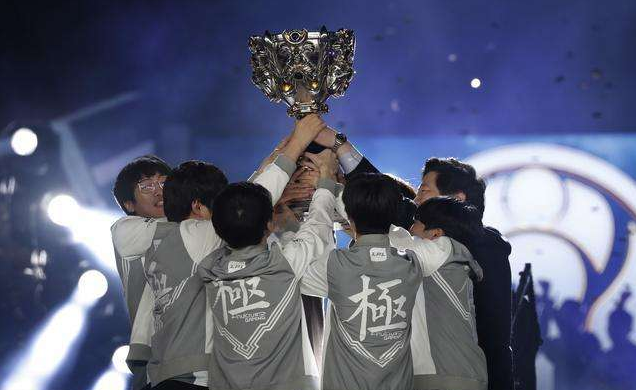 IG joined hands with FPX to advance to the top four, who will win the championship?
